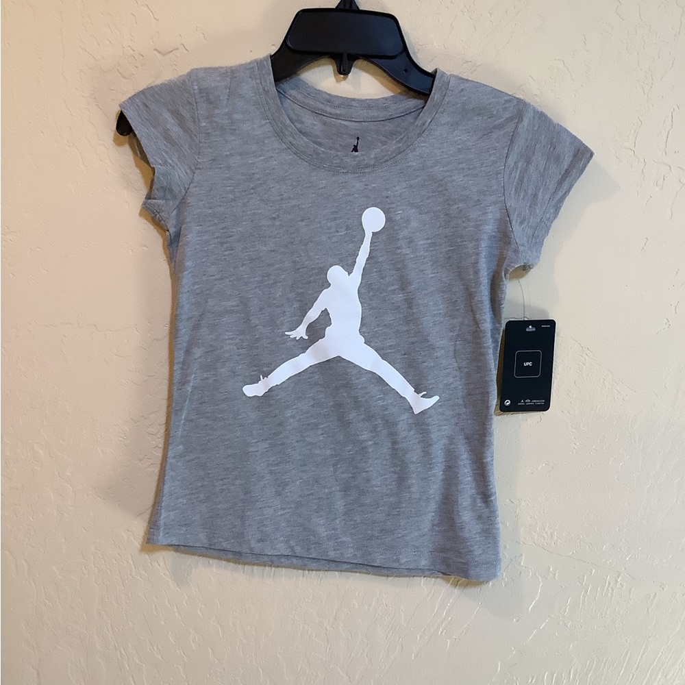 Girls Jordan shirt small or 8-10 yrs